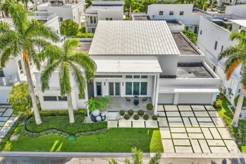 Villa ou maison à vendre à Doral, Floride: 5 chambres, 337.98 m2 № 1979433 - photo 1