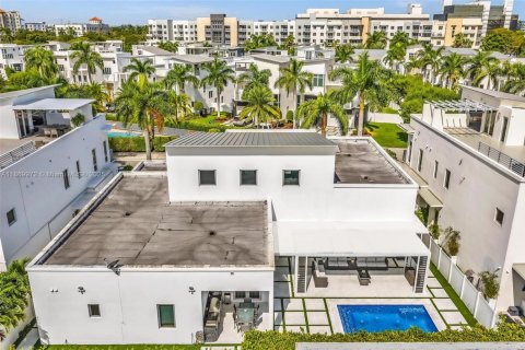 Villa ou maison à vendre à Doral, Floride: 5 chambres, 337.98 m2 № 1979433 - photo 4