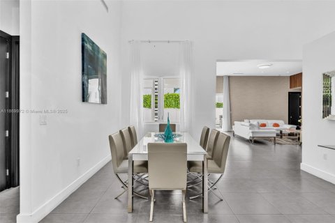 Villa ou maison à vendre à Doral, Floride: 5 chambres, 337.98 m2 № 1979433 - photo 17