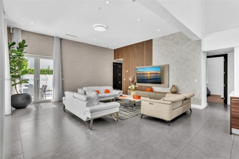 Villa ou maison à vendre à Doral, Floride: 5 chambres, 337.98 m2 № 1979433 - photo 21