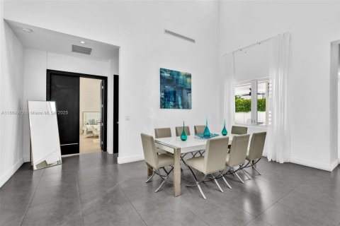 Villa ou maison à vendre à Doral, Floride: 5 chambres, 337.98 m2 № 1979433 - photo 16