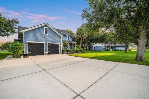 House in Umatilla, Florida 4 bedrooms, 373 sq.m. № 1789194 - photo 4