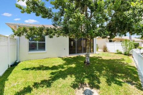 House in The Villages, Florida 2 bedrooms, 111.85 sq.m. № 1876061 - photo 9