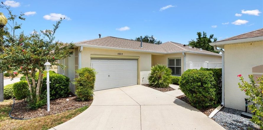House in The Villages, Florida 2 bedrooms, 111.85 sq.m. № 1876061