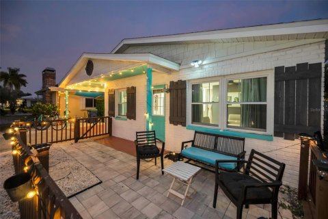 House in Indian Rocks Beach, Florida 2 bedrooms, 82.5 sq.m. № 2167470 - photo 14
