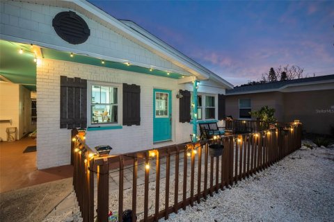 House in Indian Rocks Beach, Florida 2 bedrooms, 82.5 sq.m. № 2167470 - photo 10