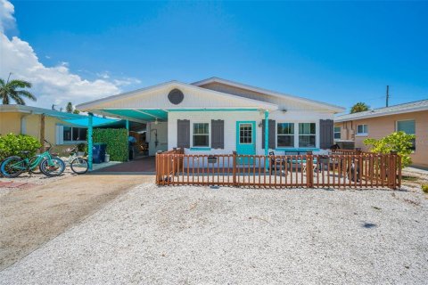 House in Indian Rocks Beach, Florida 2 bedrooms, 82.5 sq.m. № 2167470