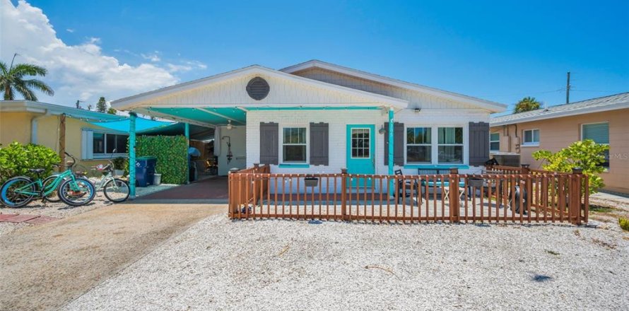 House in Indian Rocks Beach, Florida 2 bedrooms, 82.5 sq.m. № 2167470