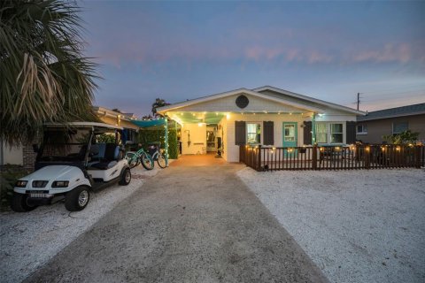 House in Indian Rocks Beach, Florida 2 bedrooms, 82.5 sq.m. № 2167470 - photo 6