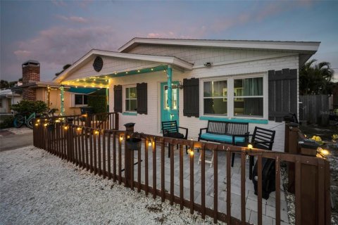 House in Indian Rocks Beach, Florida 2 bedrooms, 82.5 sq.m. № 2167470 - photo 9