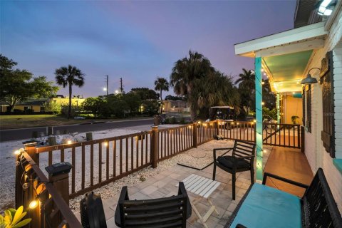 House in Indian Rocks Beach, Florida 2 bedrooms, 82.5 sq.m. № 2167470 - photo 12