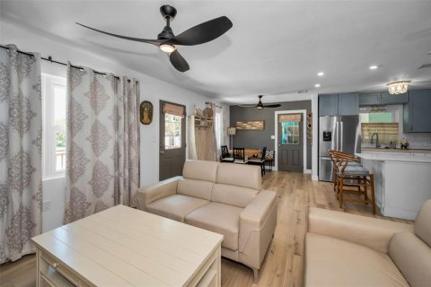 House in Indian Rocks Beach, Florida 2 bedrooms, 82.5 sq.m. № 2167470 - photo 19