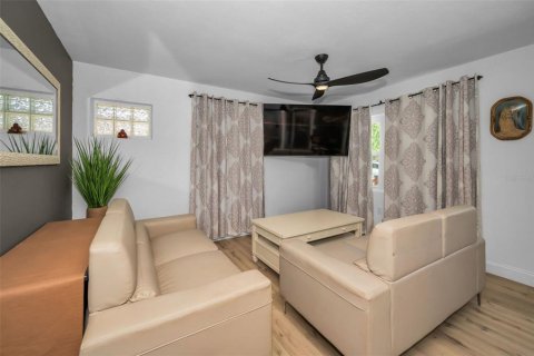 House in Indian Rocks Beach, Florida 2 bedrooms, 82.5 sq.m. № 2167470 - photo 16