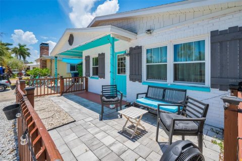 House in Indian Rocks Beach, Florida 2 bedrooms, 82.5 sq.m. № 2167470 - photo 11