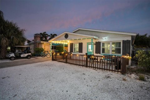 House in Indian Rocks Beach, Florida 2 bedrooms, 82.5 sq.m. № 2167470 - photo 3