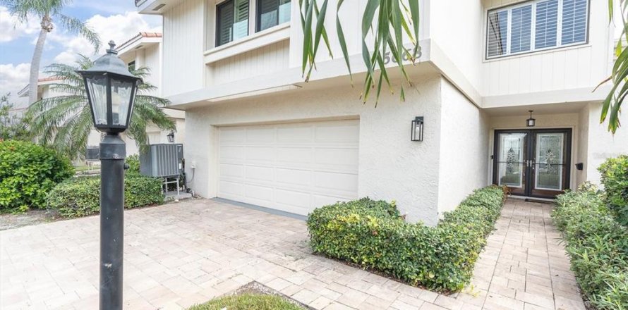 Condo in Saint Petersburg, Florida, 3 bedrooms  № 2394253