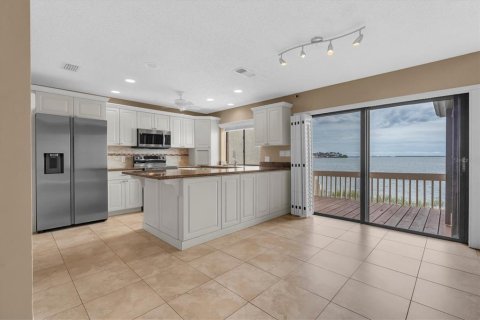 Condo in Saint Petersburg, Florida, 3 bedrooms  № 2394253 - photo 15