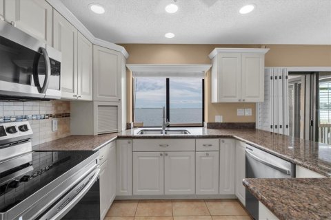 Condo in Saint Petersburg, Florida, 3 bedrooms  № 2394253 - photo 18
