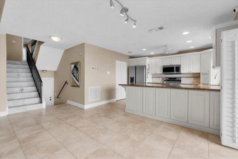 Condo in Saint Petersburg, Florida, 3 bedrooms  № 2394253 - photo 14
