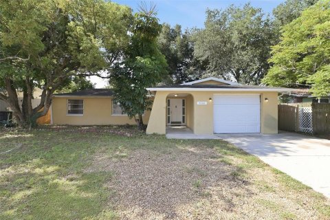 House in Holiday, Florida 3 bedrooms, 141.4 sq.m. № 2329900