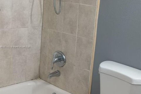 Снять в аренду кондоминиум в Тамарак, Флорида 1 спальня, 69.68м2, № 1895855 - фото 4