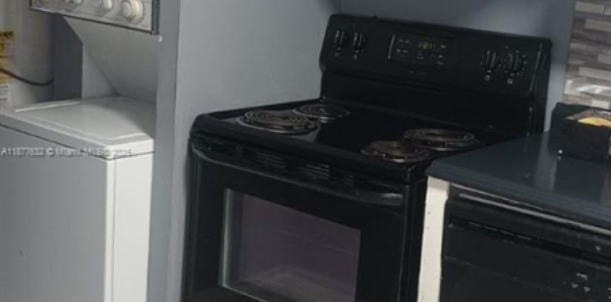 Condo à Tamarac, Floride, 1 chambre  № 1895855