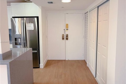 Copropriété à louer à North Miami, Floride: 2 chambres, 117.06 m2 № 2397557 - photo 7
