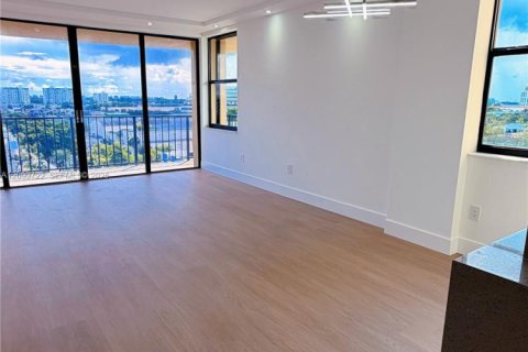Copropriété à louer à North Miami, Floride: 2 chambres, 117.06 m2 № 2397557 - photo 3