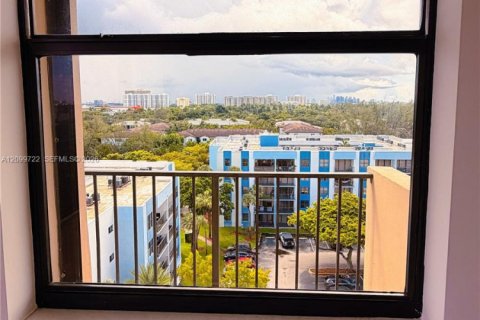 Copropriété à louer à North Miami, Floride: 2 chambres, 117.06 m2 № 2397557 - photo 6