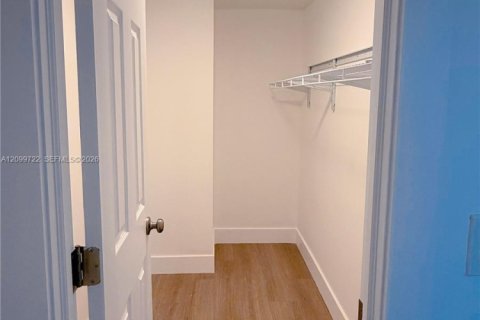 Copropriété à louer à North Miami, Floride: 2 chambres, 117.06 m2 № 2397557 - photo 15