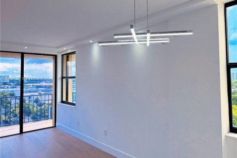 Copropriété à louer à North Miami, Floride: 2 chambres, 117.06 m2 № 2397557 - photo 2