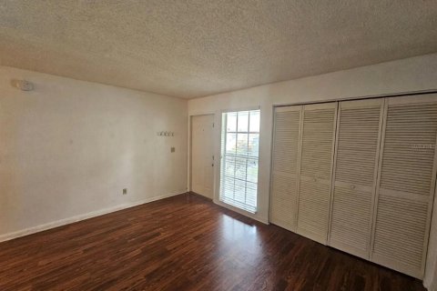 Villa ou maison à louer à Tampa, Floride: 2 chambres, 120.77 m2 № 2437389 - photo 8