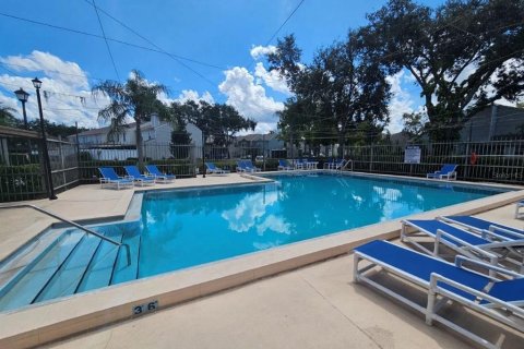 Villa ou maison à louer à Tampa, Floride: 2 chambres, 120.77 m2 № 2437389 - photo 2