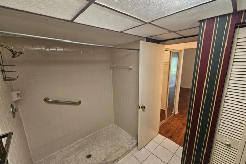 Villa ou maison à louer à Tampa, Floride: 2 chambres, 120.77 m2 № 2437389 - photo 16
