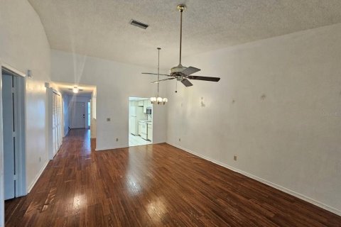 Villa ou maison à louer à Tampa, Floride: 2 chambres, 120.77 m2 № 2437389 - photo 3