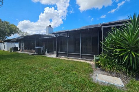 Villa ou maison à louer à Tampa, Floride: 2 chambres, 120.77 m2 № 2437389 - photo 12