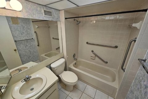 Villa ou maison à louer à Tampa, Floride: 2 chambres, 120.77 m2 № 2437389 - photo 18
