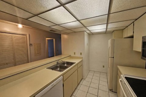 Villa ou maison à louer à Tampa, Floride: 2 chambres, 120.77 m2 № 2437389 - photo 6