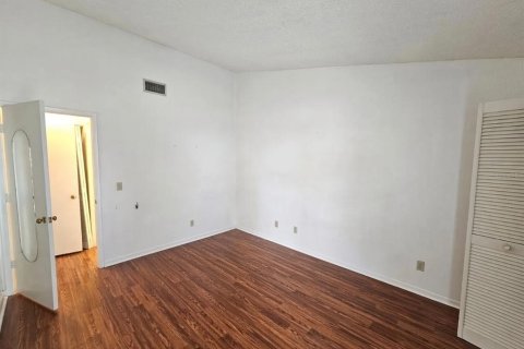 Villa ou maison à louer à Tampa, Floride: 2 chambres, 120.77 m2 № 2437389 - photo 15