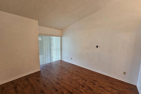 Villa ou maison à louer à Tampa, Floride: 2 chambres, 120.77 m2 № 2437389 - photo 11