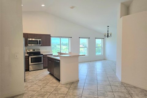 House in Lake Wales, Florida 3 bedrooms, 117.52 sq.m. № 2196549 - photo 4