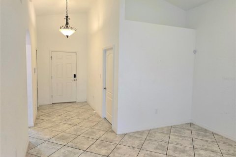 House in Lake Wales, Florida 3 bedrooms, 117.52 sq.m. № 2196549 - photo 2