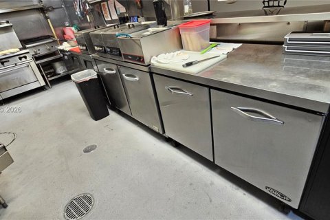 Купить коммерческую недвижимость в Санни-Айлс-Бич, Флорида № 2057641 - фото 3