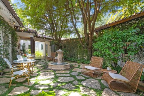 Villa ou maison à vendre à Miami, Floride: 8 chambres, 693.42 m2 № 2018346 - photo 27