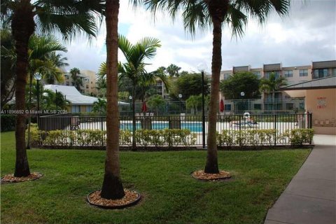 Apartment in Miami, Florida 2 bedrooms, 89.19 sq.m. № 1953675 - photo 13