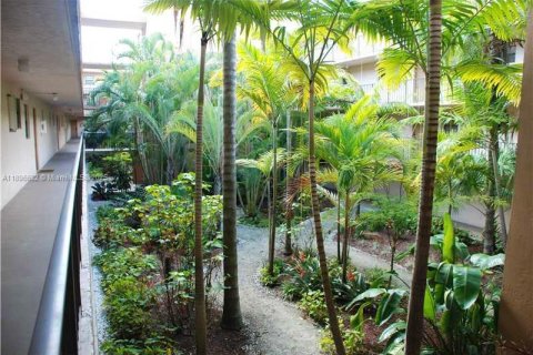 Apartment in Miami, Florida 2 bedrooms, 89.19 sq.m. № 1953675 - photo 12