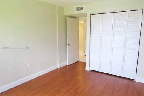 Apartment in Miami, Florida 2 bedrooms, 89.19 sq.m. № 1953675 - photo 8