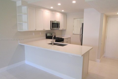 Apartment in Miami, Florida 2 bedrooms, 89.19 sq.m. № 1953675 - photo 3