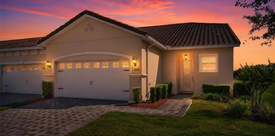 Adosado en Kissimmee, Florida 3 dormitorios, 169.08 m2 № 2097799