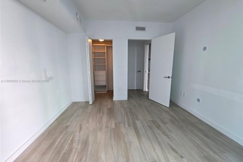 Condo in Miami, Florida, 1 bedroom  № 1953485 - photo 6